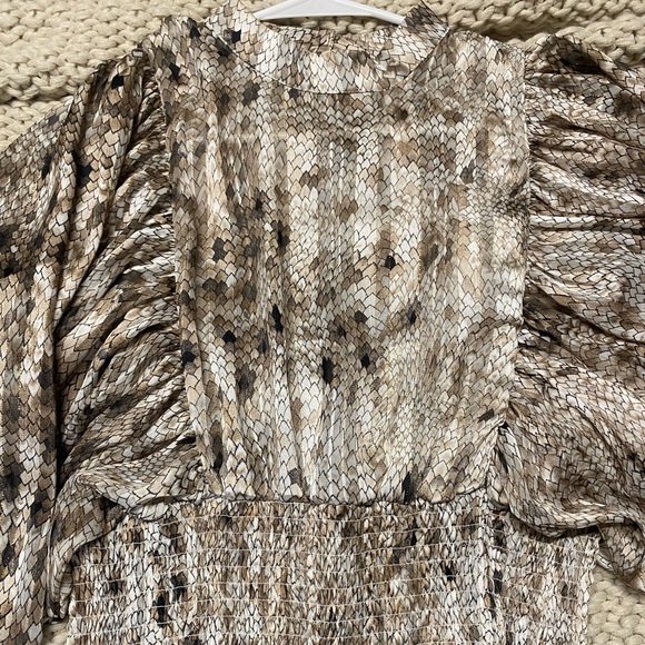 Snakeskin print bishop sleeve shirred blouse - Picture 6 of 6